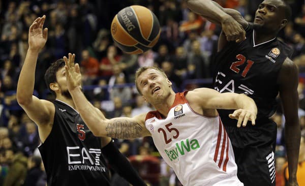 Slovák Anton Gavel je bývalý vynikajúci basketbalista. 