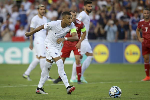 Kylian Mbappé momentálne zarezáva v drese francúzskeho národného tímu.