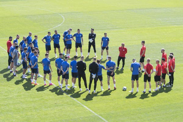 Slovenskí futbalisti na islandské tribúny veľa fanúšikov neprilákali.