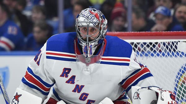 Slovenský hokejový brankár Jaroslav Halák začal s vedením New Yorku Rangers rokovať o predĺžení spolupráce. 