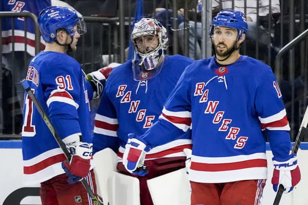 Slovenský hokejový brankár Jaroslav Halák začal s vedením New Yorku Rangers rokovať o predĺžení spolupráce. 