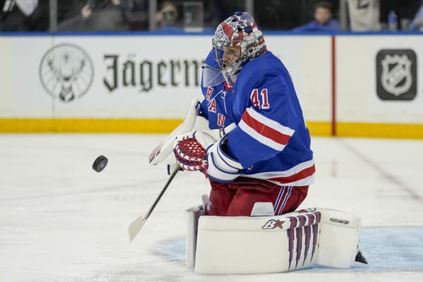 Slovenský hokejový brankár Jaroslav Halák začal s vedením New Yorku Rangers rokovať o predĺžení spolupráce. 