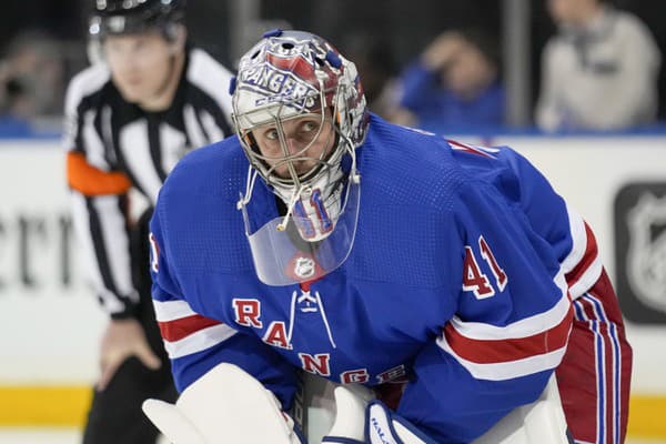 Slovenský hokejový brankár Jaroslav Halák začal s vedením New Yorku Rangers rokovať o predĺžení spolupráce. 