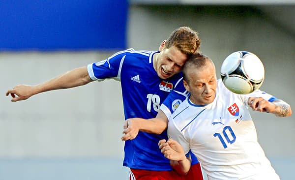 Nicolas (vľavo) v súboji so Saparom nechýbal pri remíze 1:1 vo Vaduze v roku 2013.