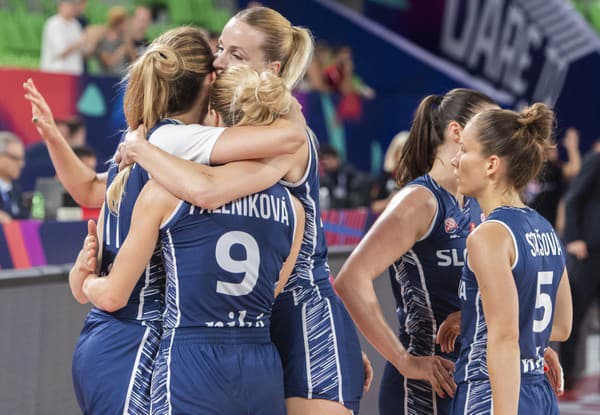 Na snímke slovenské basketbalistky reagujú po prehre 69:79 v zápase play-off o postup do štvrťfinále Slovensko - Nemecko.