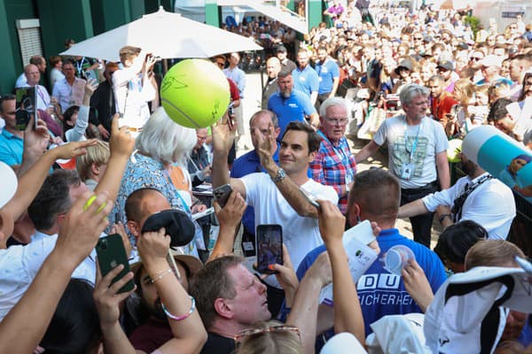 Bývalý švajčiarsky tenista a desaťnásobný šampión turnaja v Halle Roger Federer si prevzal cenu za celoživotný prínos.