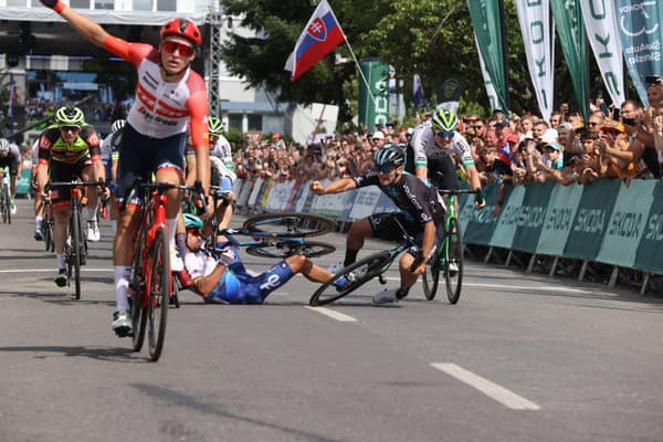 Peter Sagan v cieli nešťastne padol. 