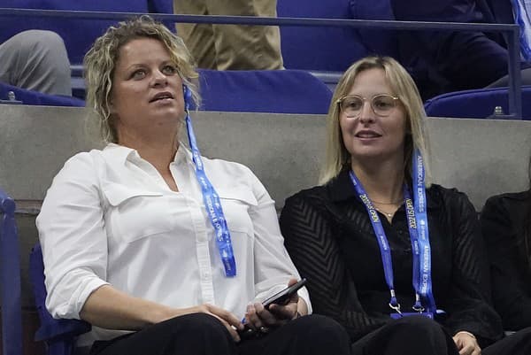 Podľa bývalej svetovej jednotky Kim Clijstersovej (vľavo) by sa mala ženská tenisová asociácia WTA a mužská ATP zjednotiť v jednu organizáciu.