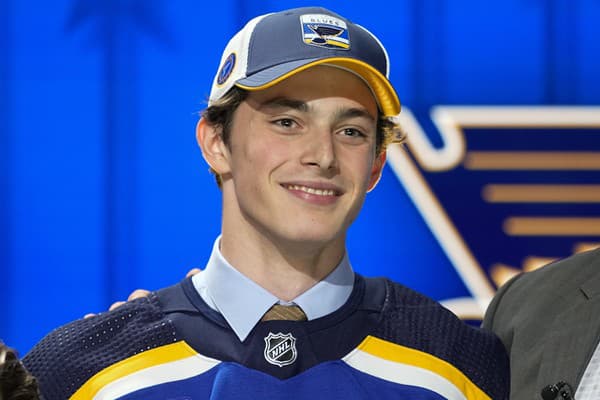 Dalibor Dvorský počas draftu NHL.