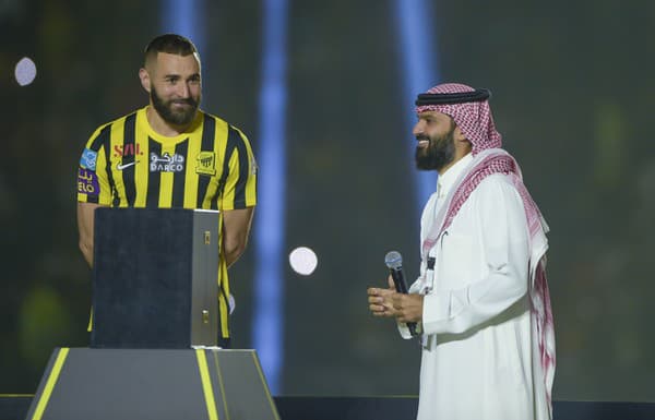 Francúzsky futbalový útočník Karim Benzema si musí po prestupe do Saudskej Arábie zvykať na nové prostredie i kultúru. 