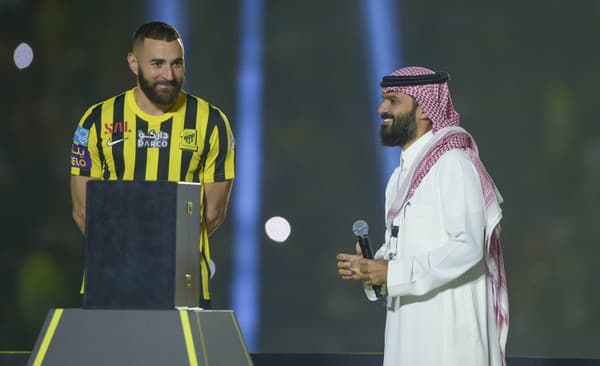 Francúzsky futbalový útočník Karim Benzema si musí po prestupe do Saudskej Arábie zvykať na nové prostredie i kultúru. 