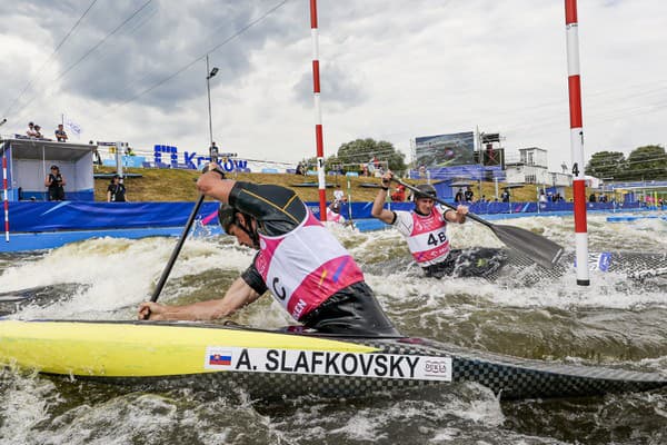 Slovenskí kanoisti v zložení sprava Alexander Slafkovský, Marko Mirgorodský a Matej Beňuš získali na III. európskych hrách strieborné medaily v disciplíne 3xC1.