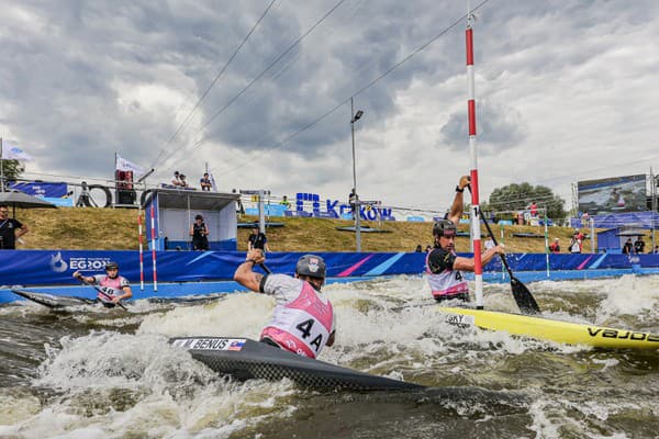 Slovenskí kanoisti v zložení sprava Alexander Slafkovský, Marko Mirgorodský a Matej Beňuš získali na III. európskych hrách strieborné medaily v disciplíne 3xC1.