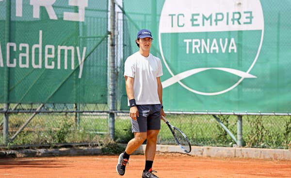 Chromiak sa pred pár dňami zúčastnil turnaja EMPIRE Media Tennis Cup v Trnave, kde ukázal aj tenisové kvality.