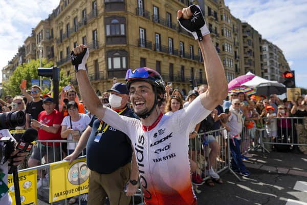Víťaz druhej etapy 110. ročníka Tour de France Victor Lafay.