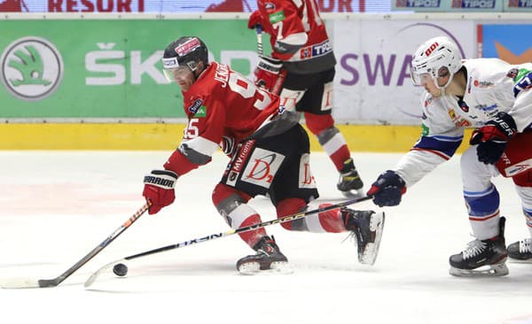 Kevin Jendroľ (vľavo) v poslednej sezóne Tipos extraligy hájil farby Prešova.