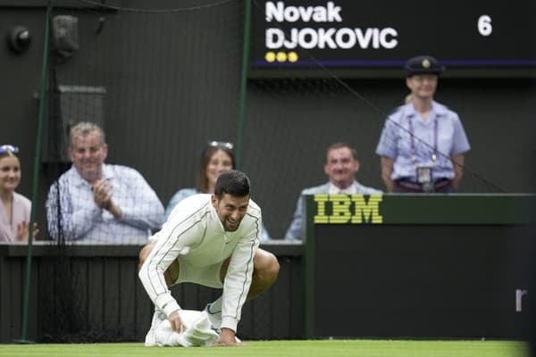 Dážď skomplikoval hneď úvodný deň v All England Clube.