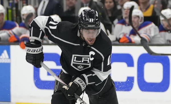 Slovinský útočník Anže Kopitar v drese Los Angeles Kings.