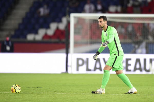 Brankár PSG Sergio Rico.