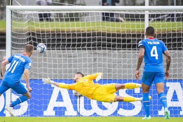 Dúbravka odchytal za Newcastle vlani len dva ligové zápasy, no v slovenskej reprezentácii je veľkou oporou.