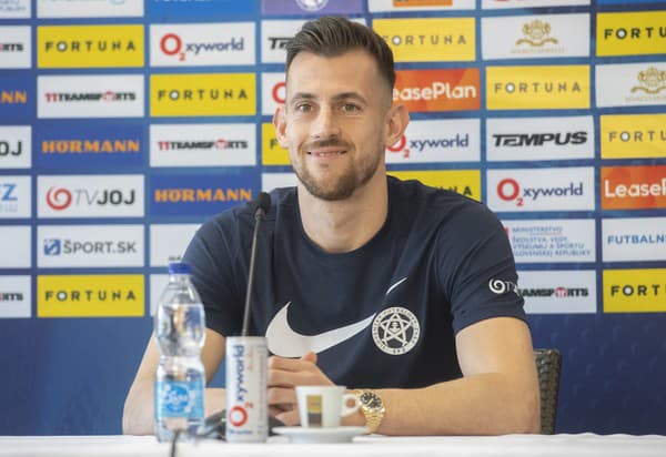 Dúbravka odchytal za Newcastle vlani len dva ligové zápasy, no v slovenskej reprezentácii je veľkou oporou.