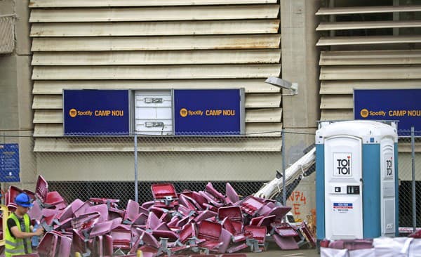 Barcelonský Nou Camp je v prestavbe.