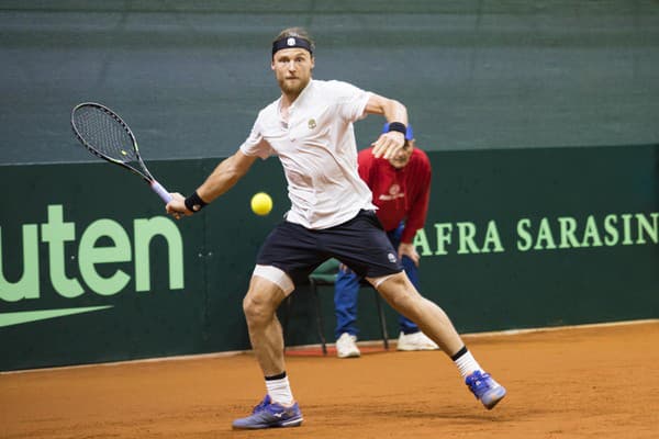 Slovenský tenista Jozef Kovalík vypadol v druhom kole antukového turnaja ATP vo švédskom Bastade.