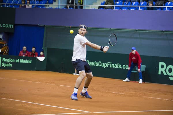 Slovenský tenista Jozef Kovalík vypadol v druhom kole antukového turnaja ATP vo švédskom Bastade.