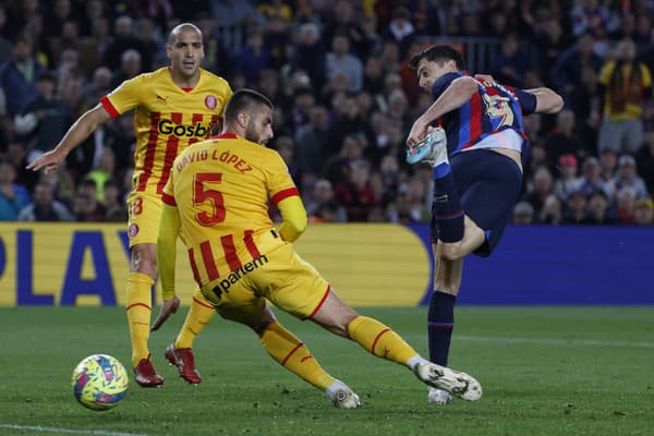 Španielsky futbalový klub FC Barcelona podpísal trojročnú zmluvu s Oriolom Romeuom.