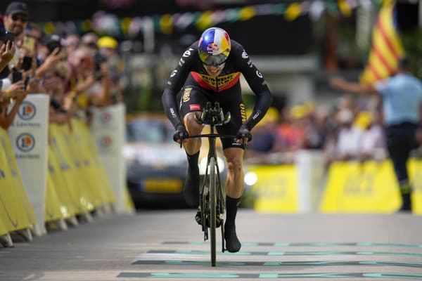 Wout van Aert z Belgicka opustil preteky vo štvrtok pred 18. etapou. 