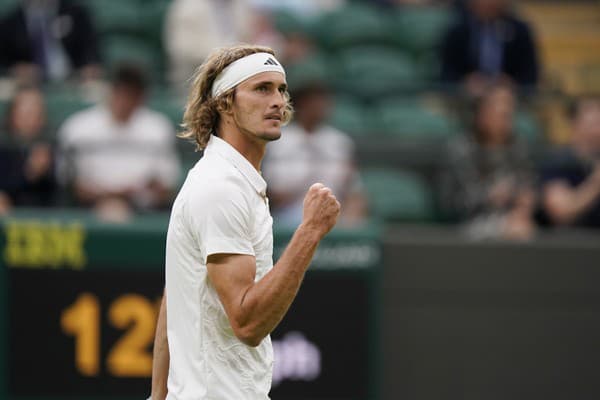 Alexander Zverev počas turnaja vo Wimbledone.