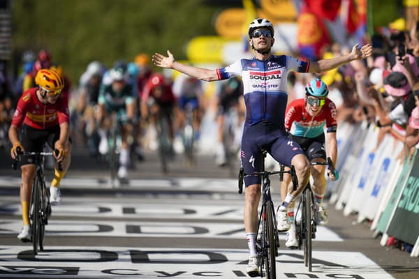 Kasper Asgreen sa presadil po úniku a 184,9 km dlhú trasu z Moutiers do Bourg-en-Bresse zvládol za 4:06:48 h.