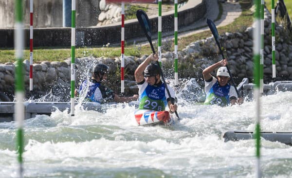 Na snímke slovenskí reprezentanti sprava Richard Rumanský, Jakub Ševčík a Daniel Hodas-Pauer.