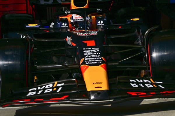 Lewis Hamilton prerušil kvalifikačnú nadvládu Maxa Verstappena.