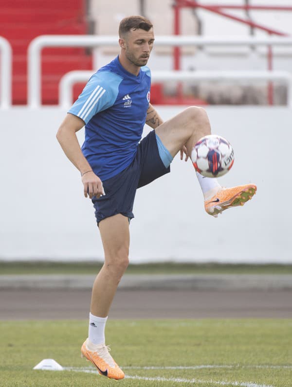 Na snímke útočník ŠK Slovan Bratislava Aleksandar Čavrič počas tréningu pred utorňajším zápasom 2. predkola Ligy majstrov HŠK Zrinjski Mostar - ŠK Slovan.