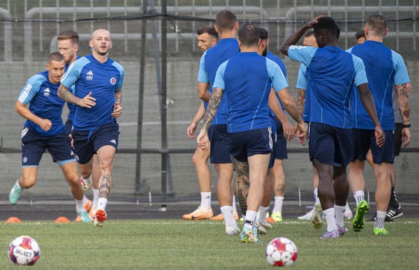 Futbalisti Slovana Bratislava počas tréningu v Mostare.