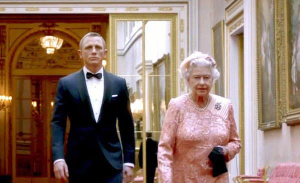 Ceremoniál na Seine by mal dať zabudnúť na Jamesa Bonda a kráľovnú z Londýna 2012.