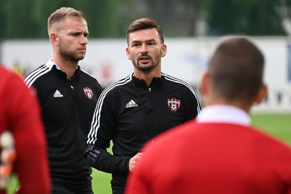 Na snímke tréner Spartaka Trnava Michal Gašparík počas tréningu pred zápasom 2. predkola Európskej konferenčnej ligy medzi FK Auda a FC Spartak Trnava. 