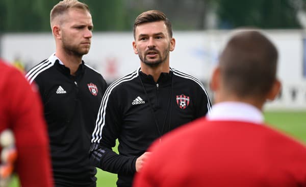 Na snímke tréner Spartaka Trnava Michal Gašparík počas tréningu pred zápasom 2. predkola Európskej konferenčnej ligy medzi FK Auda a FC Spartak Trnava. 