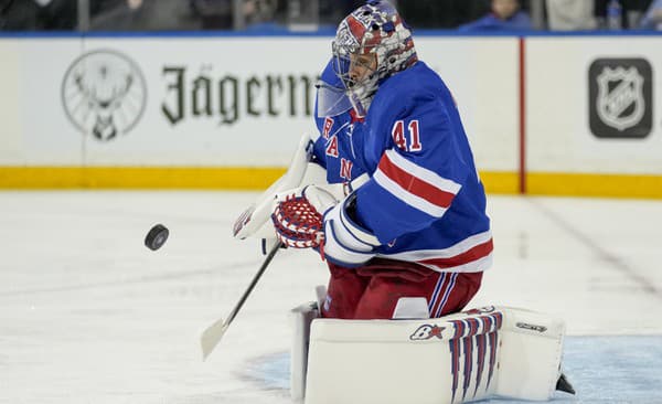 Slovenský hokejový brankár Jaroslav Halák začal s vedením New Yorku Rangers rokovať o predĺžení spolupráce. 