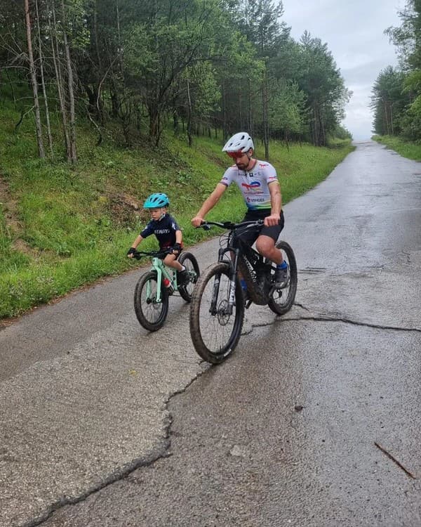 Peter Sagan si so synom Marlonom užil nádherné chvíle na spoločnej vychádzke na bicykloch.