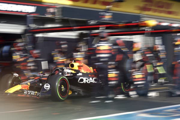 Max Verstappen jednoznačne vedie šampionát F1.