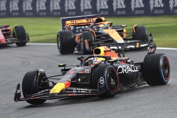 Max Verstappen jednoznačne vedie šampionát F1.