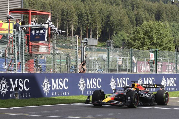 Max Verstappen jednoznačne vedie šampionát F1.