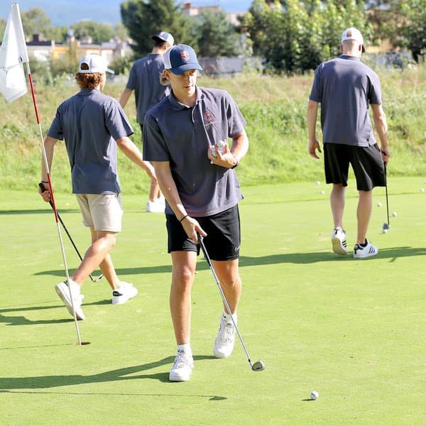 Obranca Luka Radivojevič bral aj golf zodpovedne.