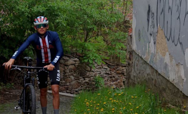 Sedemnásťročný americký cyklista Magnus White zahynul pri zrážke s autom.