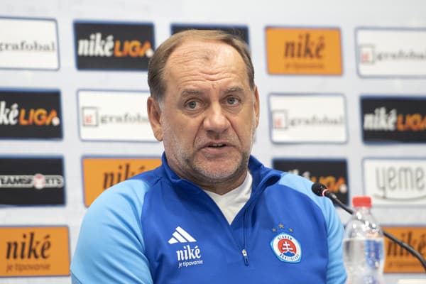 Na snímke tréner futbalistov ŠK Slovan Bratislava Vladimír Weiss st. počas tlačovej konferencie pred odvetou 2. predkola Ligy majstrov ŠK Slovan Bratislava - HŠK Zrinskij Mostar.