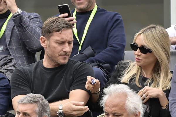 Francesco Totti aktuálne randí s Noemi Bocchi.