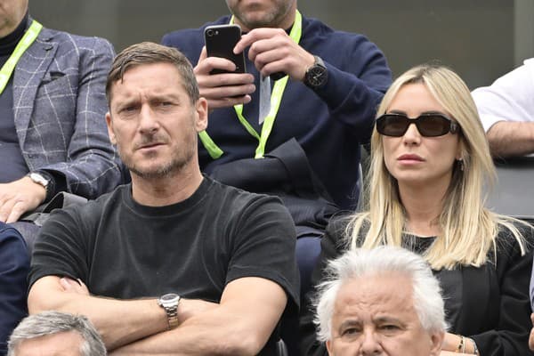 Francesco Totti aktuálne randí s Noemi Bocchi.