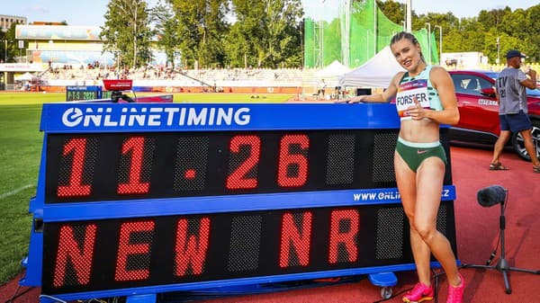 Forsterovej sa na mítingu PTS v Banskej Bystrici časom 11,26 sekúnd podarilo prekonať slovenský rekord na 100 m, ktorý patril od roku 1968 Eve Gleskovej (11,29 s). 